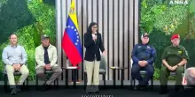 Rodriguez insignisce la missione italiana della medaglia di 'eroe del Venezuela'