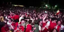 Mondiali, la gioia dei tifosi del Belgio dopo la rimonta sul Senegal