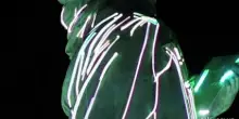 Francia illumina la Statua della Libert&agrave; a New York