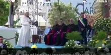 Il Papa da Lampedusa: &ldquo;L'Europa chiamata a responsabilit&agrave; epocale&rdquo;