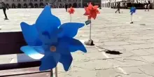 Trieste, le girandole di BoraMata in piazza Unit&agrave; d'Italia