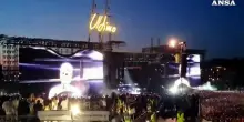Concerto di Ultimo, il primo brano &egrave; "Pianeti"