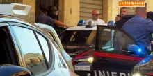 Omicidio a Palermo, l'uomo barricato si arrende e viene arrestato: le immagini