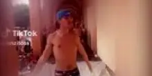 Il videoclip di Lonze con 'Vieni in Saragozza' sotto i portici di San Luca divide tutti: "Con lo Slip &lsquo;n Slide si deturpano"