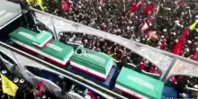 In migliaia nella citt&agrave; santa Qom: il quarto giorno funerali Khamenei