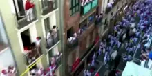 A Pamplona il primo "encierro", l'annuale folle corsa dei tori