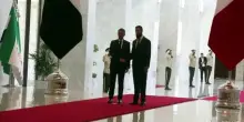 Esplosioni a Damasco durante visita Macron, l'incontro con al-Sharaa