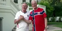 Bilaterale tra i premier di GB e Norvegia con le maglie da calcio
