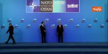 Erdogan con mano sul cuore, il saluto affettuoso per la premier Meloni al vertice Nato di Ankara