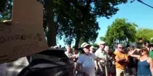 Le Pen apre campagna dal mercato de La Fl&egrave;che: "Qui ora votano noi"