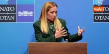 Meloni a vertice Nato: Con Trump confronto molto positivo, ma ormai lo dico in punta di piedi