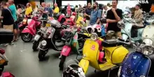 Vespa, 80 anni e non sentirli. A Torino il grande raduno di appassionati e collezionisti
