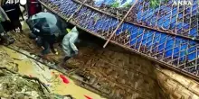 Bangladesh, frana su un campo profughi uccide 7 bambini e un insegnante