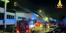 Domato l'incendio in deposito BRT a Milano: nessun ferito