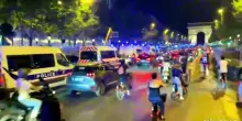 Mondiali, Francia in semifinale: la festa a Parigi con canti e balli