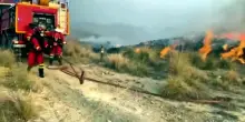 Andalusia, vigili del fuoco ancora al lavoro per spegnere l'incendio