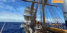 La Nave Amerigo Vespucci lascia Manhattan e viaggia verso Boston