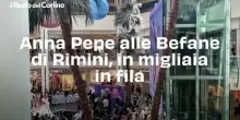 Anna Pepe alle Befane di Rimini, in migliaia in fila. Il video
