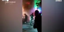 Almeno 27 morti in un incendio che ha devastato un pub a Bangkok