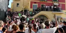 L'ultimo saluto a Peppino di Capri nella sua amata isola azzurra
