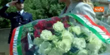 Meloni depone un mazzo di fiori alla stele di Capaci