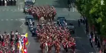 Il Presidente Mattarella alla parata per la festa nazionale francese