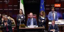 Dibattito interrotto da ingresso Ministra Roccella in Aula, l'applauso alla Camera