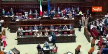 Magi espone enorme scheda elettorale con scritto 'Il tuo voto non conta' alla Camera