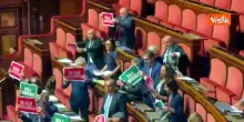 "No allo spacca Italia", protesta opposizioni con cartelli al Senato contro Autonomia differenziata
