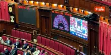 Legge elettorale, il voto in Aula alla Camera, poi gli applausi della maggioranza per il "S&igrave;"