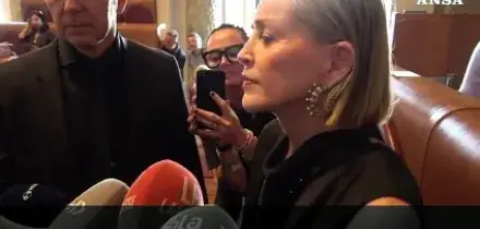 Sharon Stone a Roma all'assemblea dei Nobel: 'La dignit&agrave; umana non &egrave; un algoritmo'