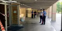 Omicidio a Modena, accoltellato all'alba sulle scale di un palazzo: il video