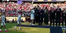 Mondiali 2026, Trump e Infantino consegnano la Coppa del Mondo alla Spagna