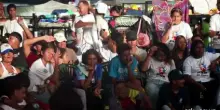 Venezuela, a La Guaira si guarda la finale dei Mondiali in un rifugio