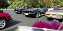 Parigi, oltre 600 auto d'epoca sfilano da Vincennes