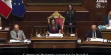 M5s occupano banchi per caso Delmastro, cartelli: &ldquo;Fuori le chat&rdquo;