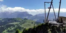 Svizzera, un'altalena gigante per volare nel vuot sulle Alpi