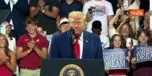 Parte Ymca al termine del comizio in Georgia e Trump balla la 'Trump dance'