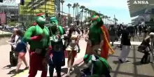 Cosplayer e appassionati di cultura pop al Comic-Con di San Diego
