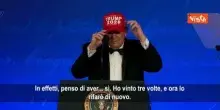 Trump: Mi candido alle elezioni per il 2028. E tira fuori il cappello 'Trump 2028'
