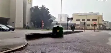 Maltempo a Perugia, disagi per gli automobilisti nelle vie allagate