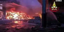 Domato dopo 5 ore un rogo in un'azienda di trattamento rifiuti nel Milanese