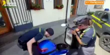 Scooter venduti come biciclette elettriche, maxi sequestro in tutta Italia