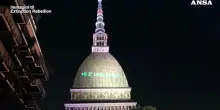 Extinction Rebellion proietta slogan sulla Mole Antonelliana a Torino