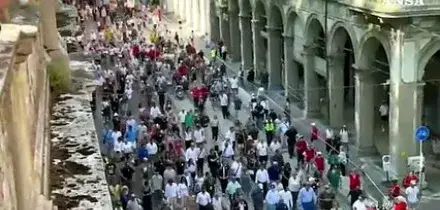 Bologna, corteo per ricordare le vittime della strage alla stazione