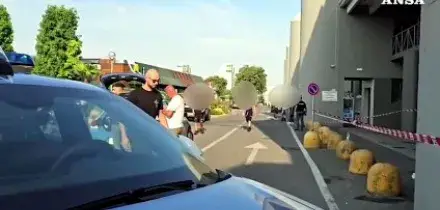 Donna accoltellata fuori da centro commerciale nel Bresciano, &egrave; grave