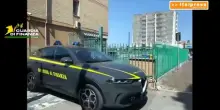 Roma, maxi sequestro di tabacco in un capannone