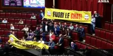 Delmastro, protesta del M5s in Aula: "Aprite la cassaforte, fuori le chat"