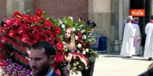 Il feretro di Baresi lascia la Basilica di Sant'Ambrogio, a Milano