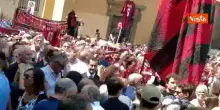 Piazza rossonera per Baresi durante il funerale